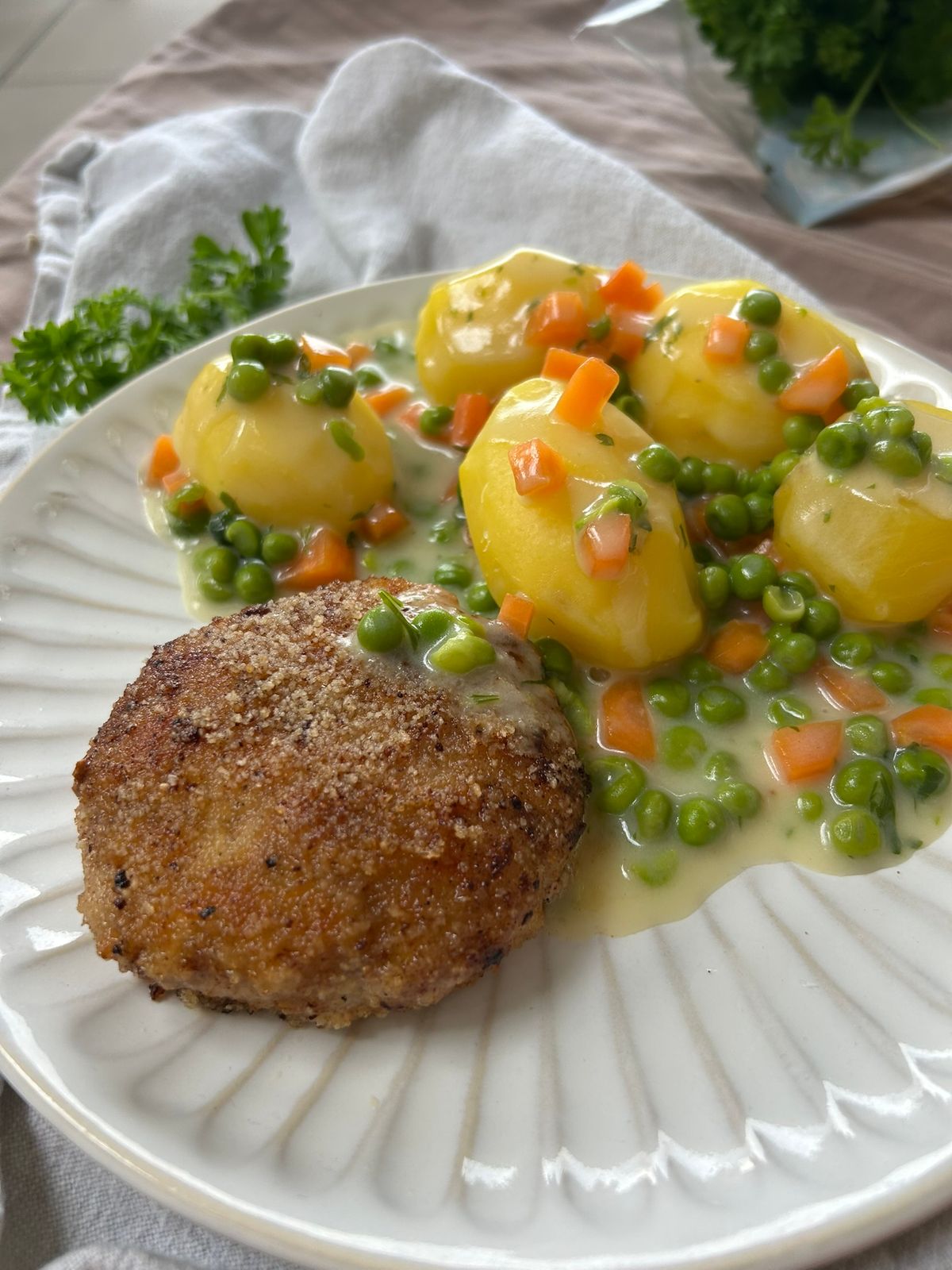 Pork Patties with Peas and Carrots