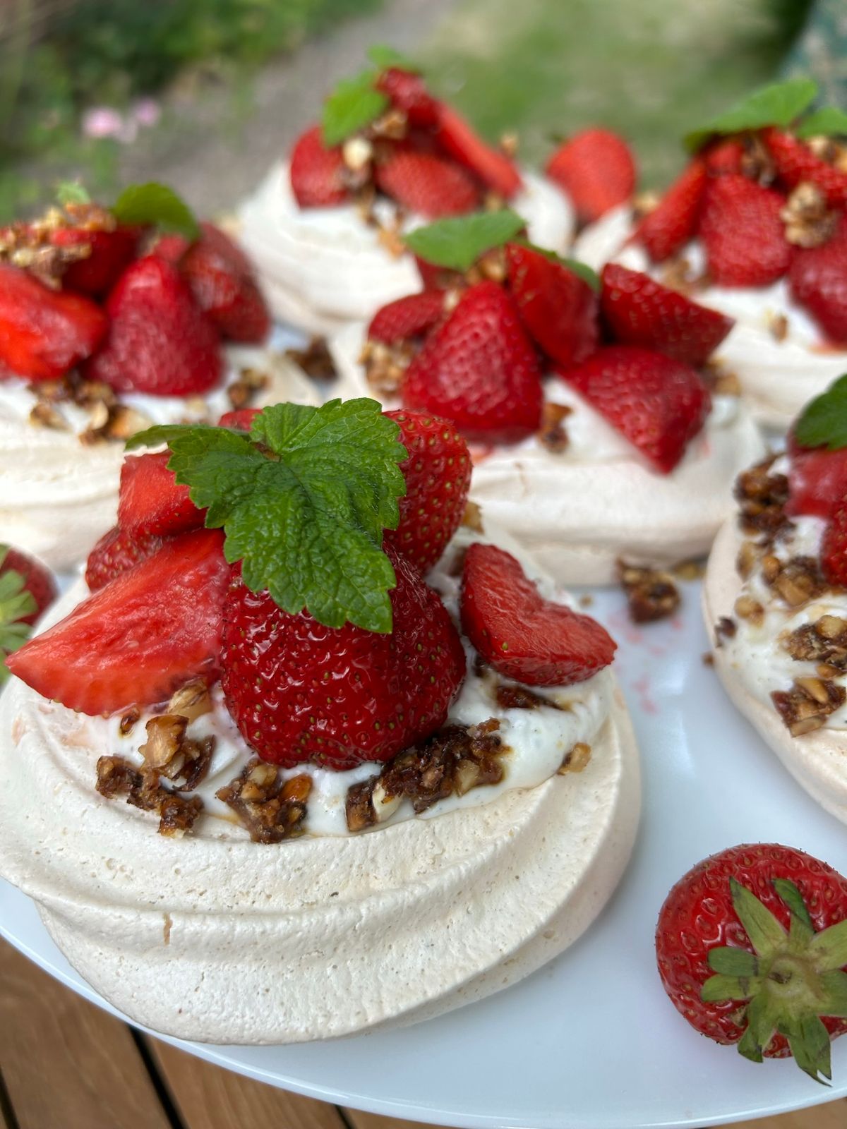 Bird's Nests with Vanilla Cream
