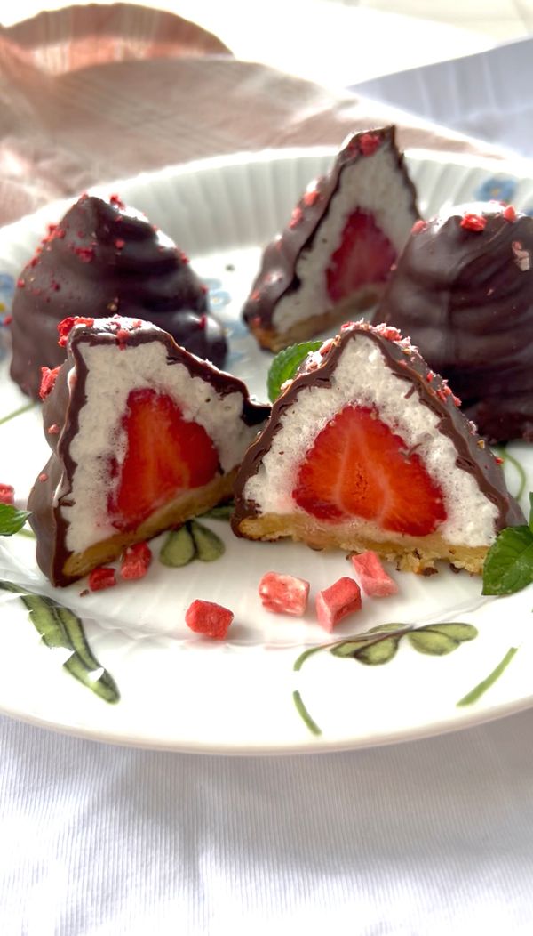 Cream Puffs with Strawberries