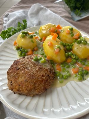 Pork Patties with Peas and Carrots