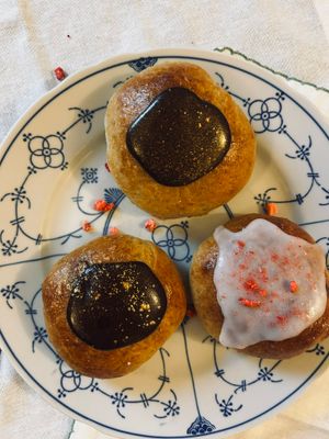 Shrovetide Buns with Raspberry Filling