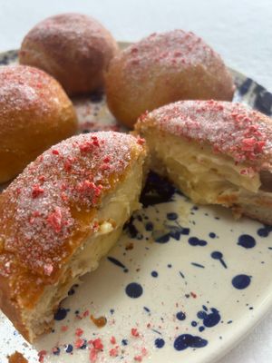 Shrovetide Buns with Pastry Cream